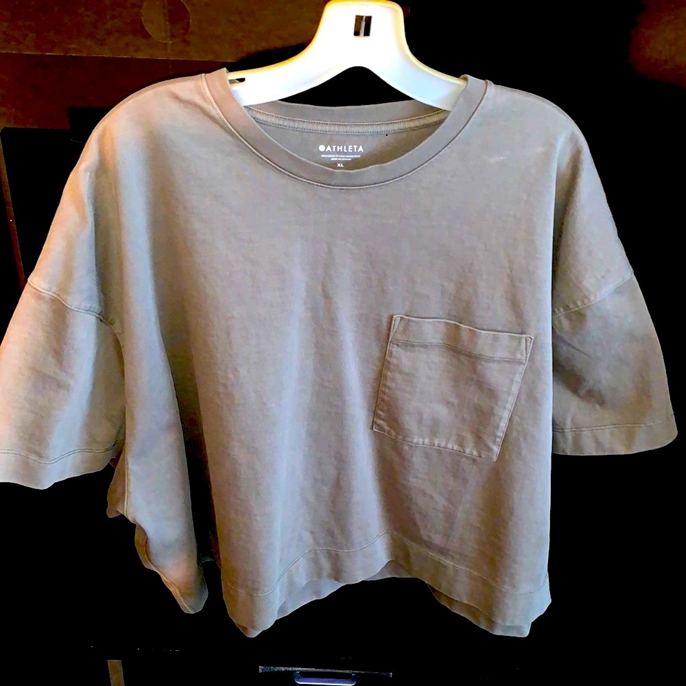 Athleta olive short sleeve shirt good cond